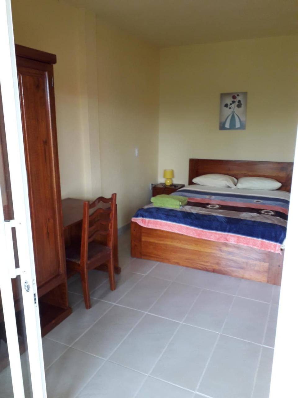 Hostal Tena Naui Exterior foto